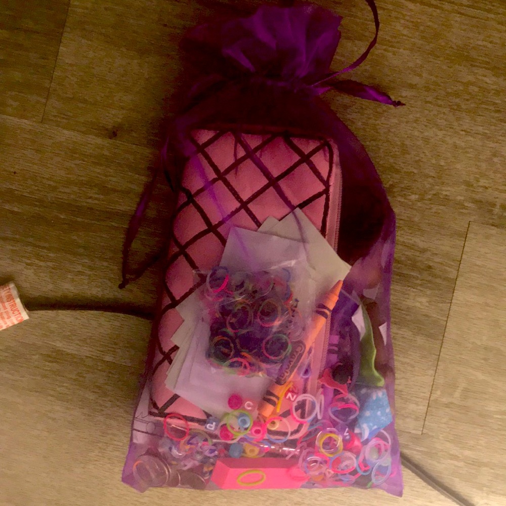 I’m selling this Jojo hat and this bag